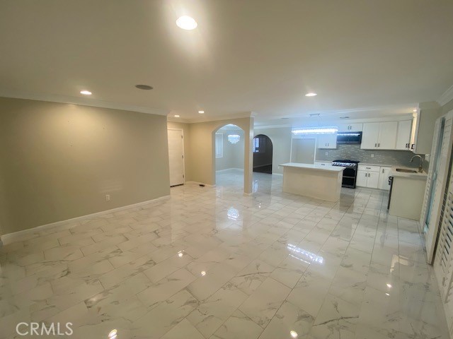 Detail Gallery Image 4 of 30 For 9767 Comanche, Chatsworth,  CA 91311 - 4 Beds | 3 Baths