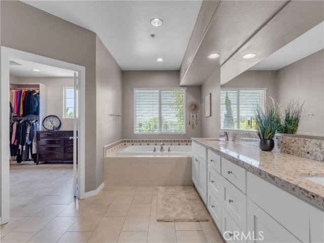 5637 Como Circle, Woodland Hills CA: https://media.crmls.org/medias/ce863554-eff6-42a8-ada2-e88e0d99c52c.jpg