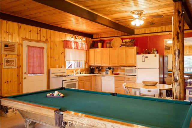 43897 Yosemite Drive, Big Bear Lake CA: https://media.crmls.org/medias/ce87e5a2-15b1-4d4e-bcfb-3690f7a26b64.jpg