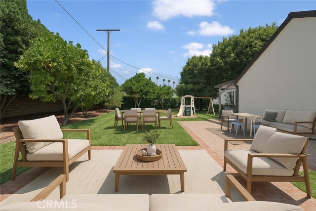 2404 N Poinsettia, Santa Ana CA: https://media.crmls.org/medias/ce87fb9c-cc8d-4add-9f8e-523aa31ebff9.jpg