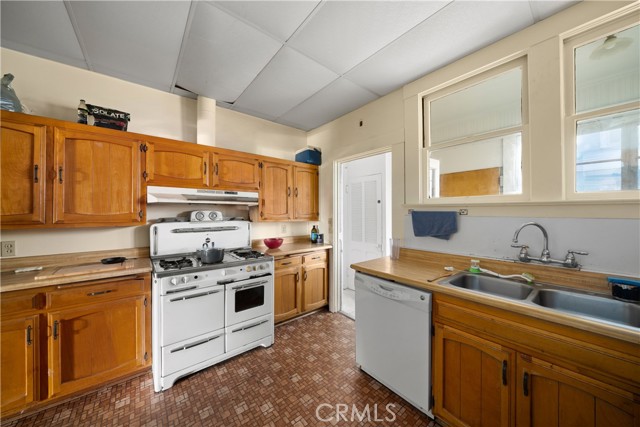 Detail Gallery Image 9 of 44 For 1346 Morro, San Luis Obispo,  CA 93401 - 6 Beds | 3 Baths