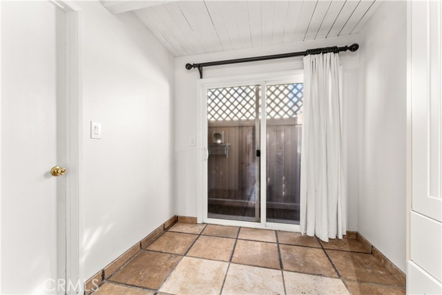 Detail Gallery Image 16 of 39 For 234 Walnut St, Newport Beach,  CA 92663 - 2 Beds | 2 Baths