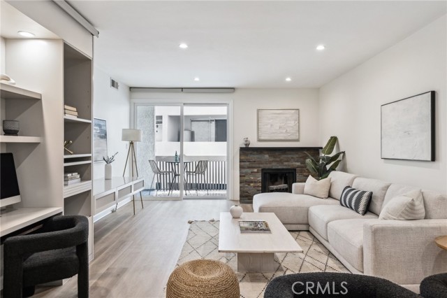 Detail Gallery Image 5 of 36 For 450 San Vicente Bld #203,  Santa Monica,  CA 90402 - 2 Beds | 2 Baths