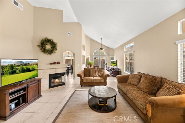 40723 Mountain Pride, Murrieta CA: https://media.crmls.org/medias/ce894a46-76e2-47b7-b4a8-20d6b5e8f25a.jpg