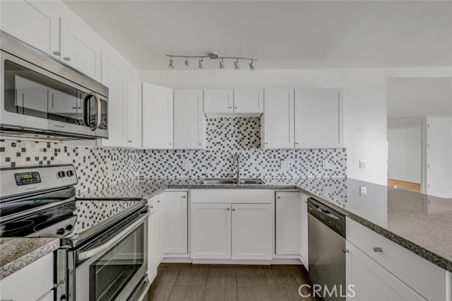330 Cliff Drive, Laguna Beach CA: https://media.crmls.org/medias/ce898360-e5ed-41f9-b05f-276f6791de0f.jpg