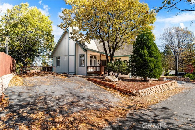 Detail Gallery Image 4 of 45 For 1158 Klondike, Lake Arrowhead,  CA 92352 - 4 Beds | 2/1 Baths