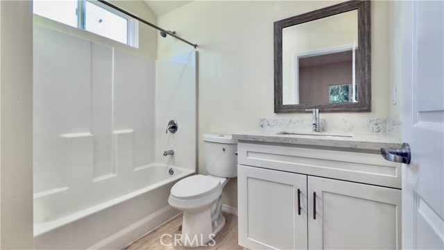 11125 Glenoaks Boulevard, Pacoima CA: https://media.crmls.org/medias/ce8a52a1-7abd-4768-8d9d-ca658f6a9653.jpg