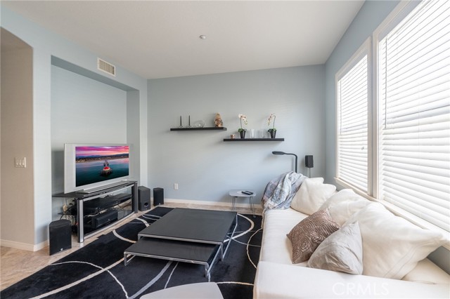 Detail Gallery Image 17 of 49 For 6267 Pacific Pointe Dr, Huntington Beach,  CA 92648 - 3 Beds | 2/1 Baths