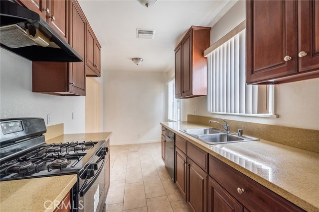 705 E California Avenue, Glendale CA: https://media.crmls.org/medias/ce8b4e75-8bc2-4f3a-9ce4-921e170b3231.jpg