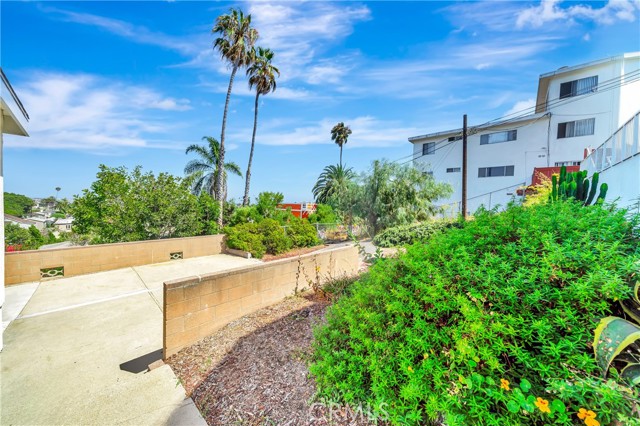 661 W 26th Street, San Pedro CA: https://media.crmls.org/medias/ce8b527b-f6fc-45ad-8c75-6b474daf51fe.jpg