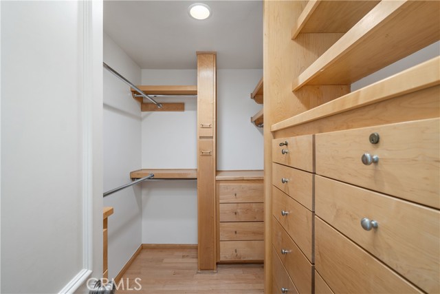 Detail Gallery Image 14 of 23 For 14141 Dickens St #212,  Sherman Oaks,  CA 91423 - 2 Beds | 2 Baths