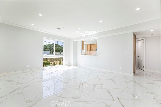 116 W Maple, Glendale CA: https://media.crmls.org/medias/ce8ca4ce-8726-43a8-a995-fc7d11e0135f.jpg