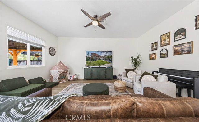 Detail Gallery Image 12 of 31 For 34215 Pinehurst, Yucaipa,  CA 92399 - 4 Beds | 2/1 Baths