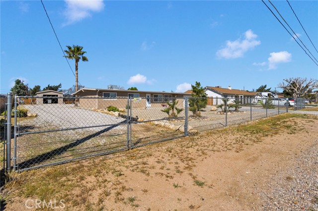 Detail Gallery Image 4 of 40 For 8770 Glendale, Hesperia,  CA 92345 - 3 Beds | 2 Baths