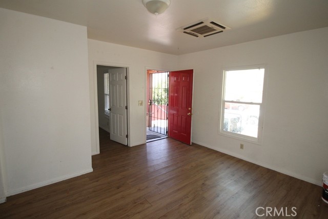 404 N 4th Avenue, Barstow CA: https://media.crmls.org/medias/ce8d7daa-cbcd-488e-bb70-b82c1d68a8fd.jpg