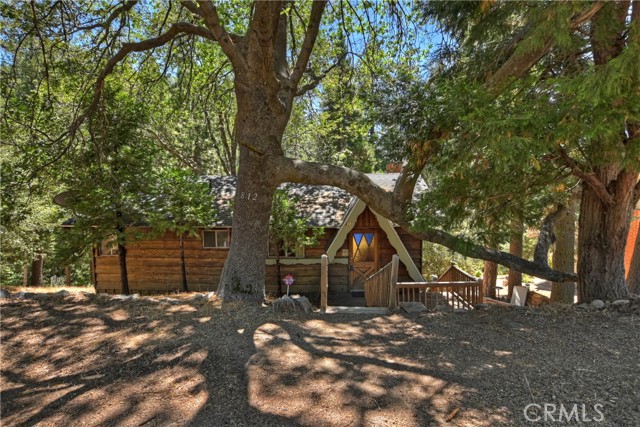812 Arosa Drive, Crestline CA: https://media.crmls.org/medias/ce8dc3d5-215c-4af3-9a7e-83b58be0be2b.jpg