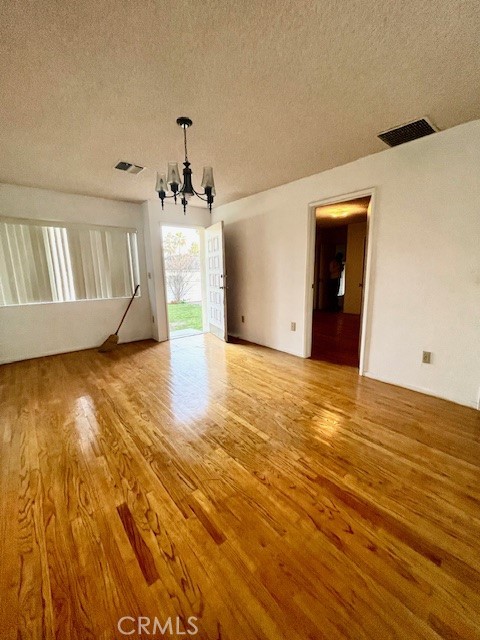 Detail Gallery Image 7 of 10 For 3412 La Crescenta Ave, Glendale,  CA 91208 - 4 Beds | 3 Baths