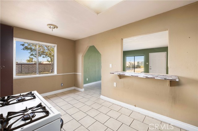 Detail Gallery Image 10 of 28 For 42257 8th St, Lancaster,  CA 93535 - 4 Beds | 1/1 Baths