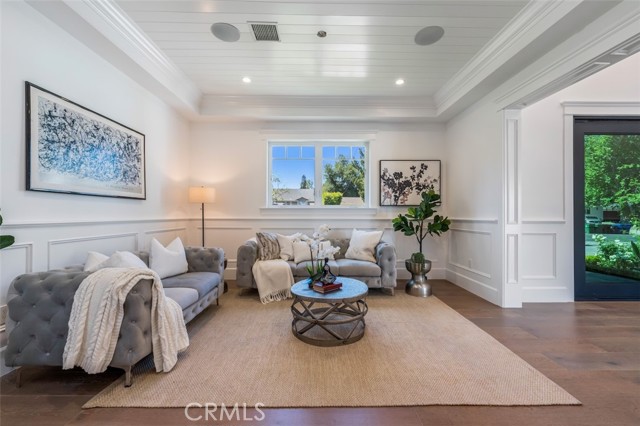 Detail Gallery Image 13 of 59 For 20701 Dumont St, Woodland Hills,  CA 91364 - 8 Beds | 9 Baths