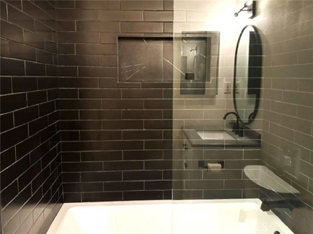 1063 Redding Avenue, Costa Mesa CA: https://media.crmls.org/medias/ce8f947f-38e8-487e-9222-5ded8efd704d.jpg