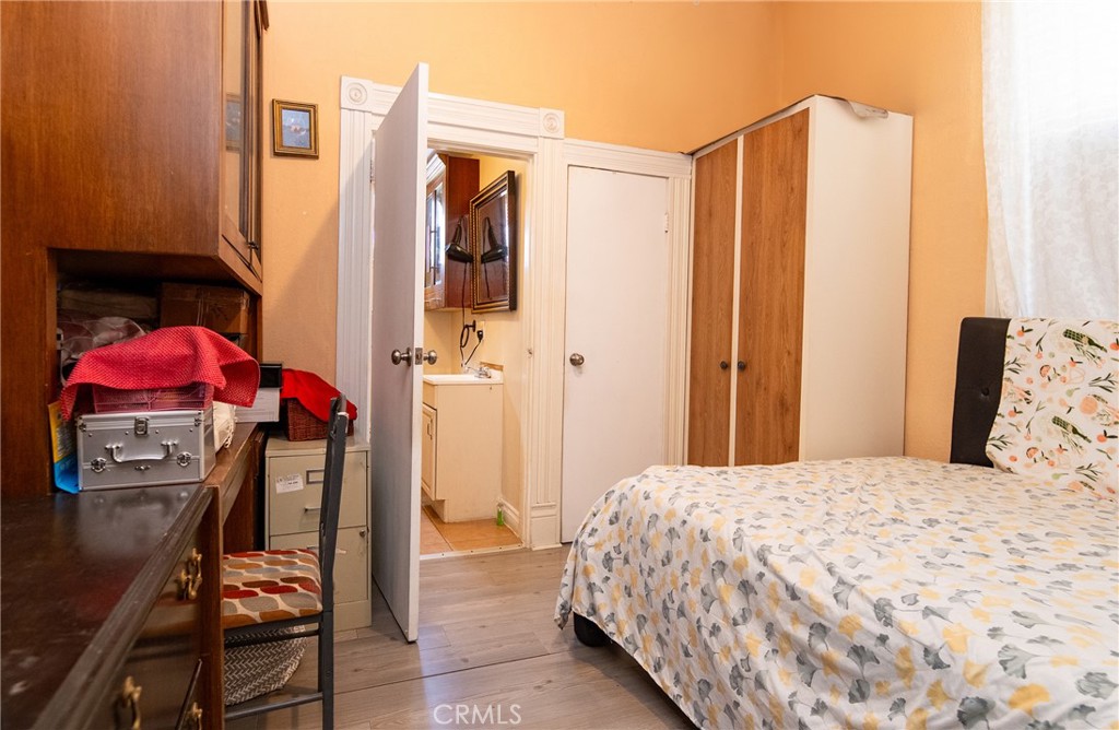https://media.crmls.org/medias/ce8ff161-9081-4217-8992-4c79d994d739.jpg?preset=X-Large