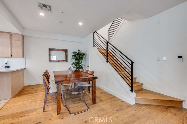 Detail Gallery Image 6 of 24 For 2461 Oneida St #B,  Pasadena,  CA 91107 - 4 Beds | 2/1 Baths
