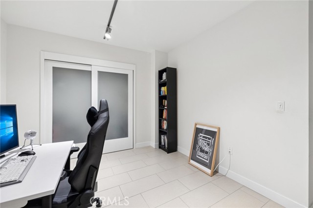 939 S BROADWAY, Los Angeles CA: https://media.crmls.org/medias/ce90fbbb-24a7-4fd8-bb12-9430f689ccc0.jpg