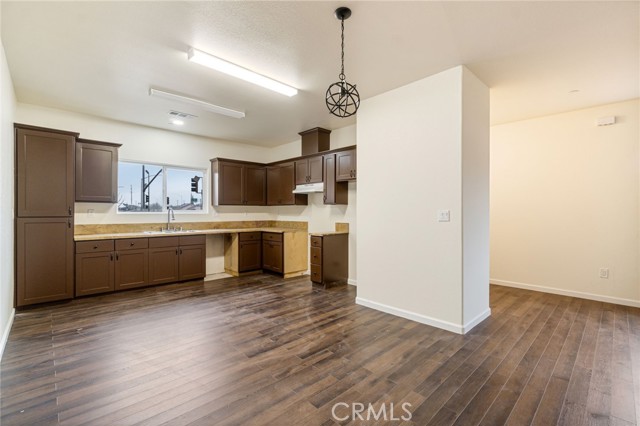 Detail Gallery Image 7 of 23 For 5194 E Belmont Ave, Fresno,  CA 93727 - 4 Beds | 2 Baths