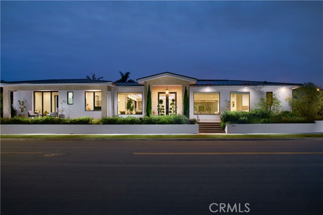 Detail Gallery Image 2 of 27 For 521 Angelita, Corona Del Mar,  CA 92625 - 4 Beds | 6 Baths