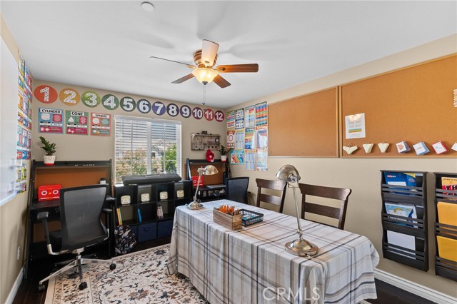 5381 Campania Way, Fontana CA: https://media.crmls.org/medias/ce92af27-22b5-44f0-96b9-42caec581d17.jpg