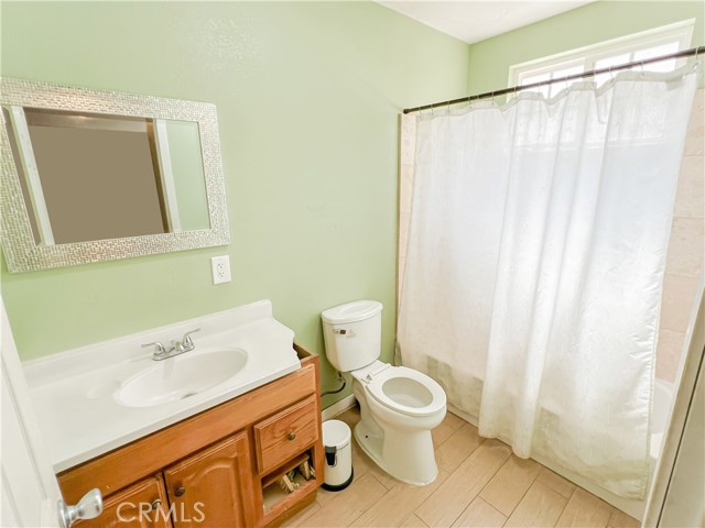 Detail Gallery Image 9 of 12 For 5500 Tamarack St, Bakersfield,  CA 93307 - 3 Beds | 2 Baths