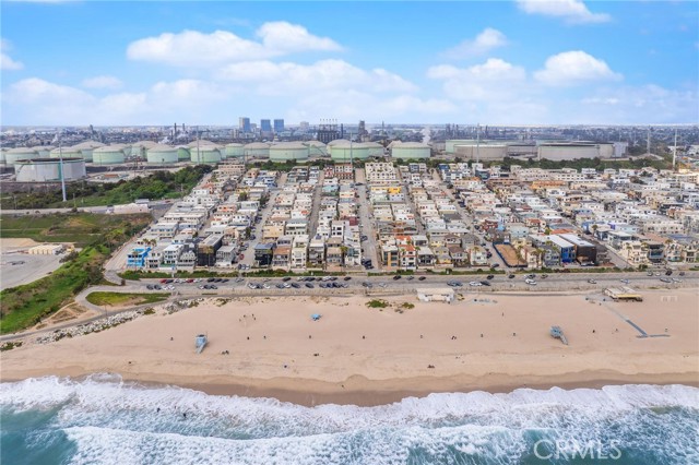 217 43rd Street, Manhattan Beach CA: https://media.crmls.org/medias/ce935055-c2fb-498c-8a49-c7ac35b25b57.jpg