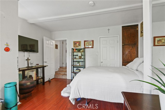 1419 S Redondo Boulevard, Los Angeles CA: https://media.crmls.org/medias/ce9350f3-1246-4891-849d-c0d2275c6415.jpg