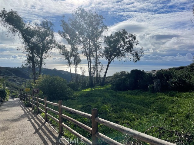 Detail Gallery Image 12 of 22 For 28832 Top of the World, Laguna Beach,  CA 92651 - 4 Beds | 3/1 Baths
