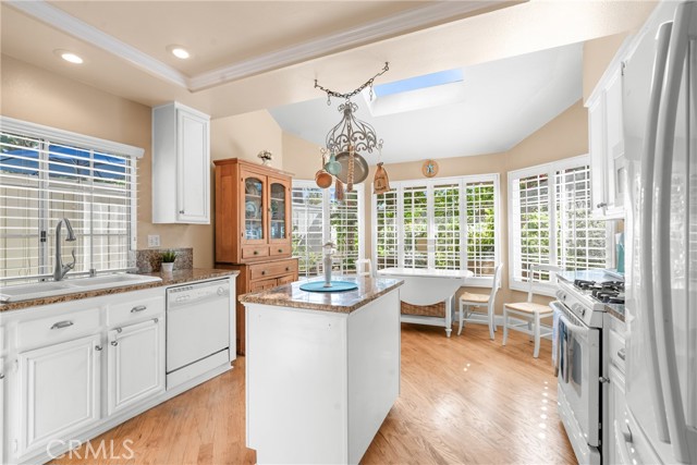 24256 Louisa Street, Laguna Hills CA: https://media.crmls.org/medias/ce93ba40-908e-40e0-82da-f1008a937352.jpg