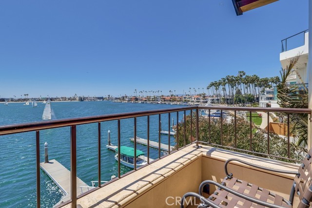 6048 Lido Lane, Long Beach CA: https://media.crmls.org/medias/ce93cfe8-0981-4a2e-9664-dd14b61144a5.jpg