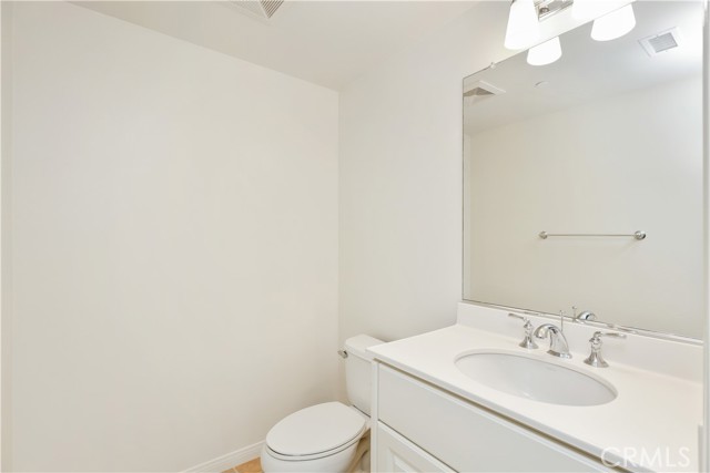 138 Coralwood, Irvine CA: https://media.crmls.org/medias/ce944c0a-7f2e-459d-8f74-162c3a287125.jpg