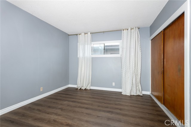 991 Glenview Terrace photo 24