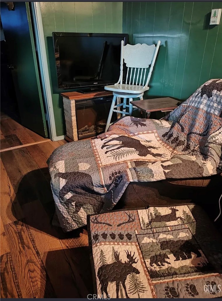 https://media.crmls.org/medias/ce951aea-b61f-448c-90fc-7f1dc0537232.jpg?preset=X-Large