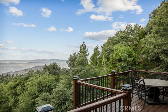 Detail Gallery Image 1 of 27 For 2477 Spring Oak Dr, Running Springs,  CA 92382 - 3 Beds | 3 Baths
