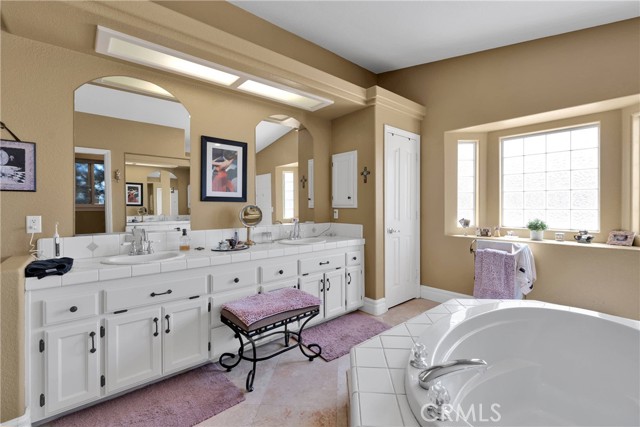 12958 Ranchero Road, Oak Hills CA: https://media.crmls.org/medias/ce959e9c-d104-4fef-b1c2-dbe558fe38e8.jpg