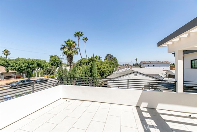 6426 Varna Avenue, Van Nuys CA: https://media.crmls.org/medias/ce95eeaa-84ba-4dfa-852b-86e60b6a9e1b.jpg