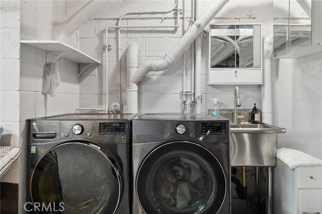301 W Loraine Street, Glendale CA: https://media.crmls.org/medias/ce964b1c-a6dc-4e0e-b98e-c10a2df5b6e6.jpg