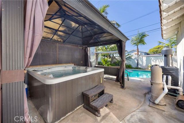 9112 Playa Drive, Huntington Beach CA: https://media.crmls.org/medias/ce96b51a-357e-4a07-9adb-089384e26413.jpg