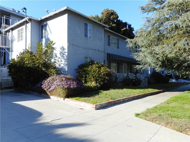 Detail Gallery Image 1 of 17 For 4269 Van Nuys Blvd, Sherman Oaks,  CA 91403 - 2 Beds | 2 Baths