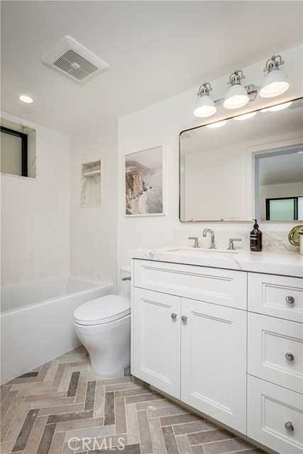 Detail Gallery Image 45 of 62 For 89 Bayview, Manhattan Beach,  CA 90266 - 3 Beds | 3/1 Baths