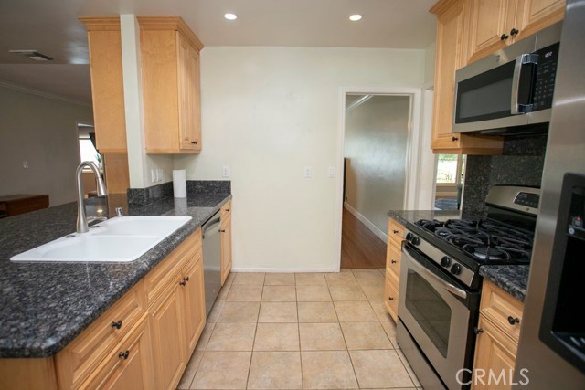 1019 W Milton Drive, Glendora CA: https://media.crmls.org/medias/ce973d32-f0f1-484f-8e1c-b1105ca8fcd6.jpg
