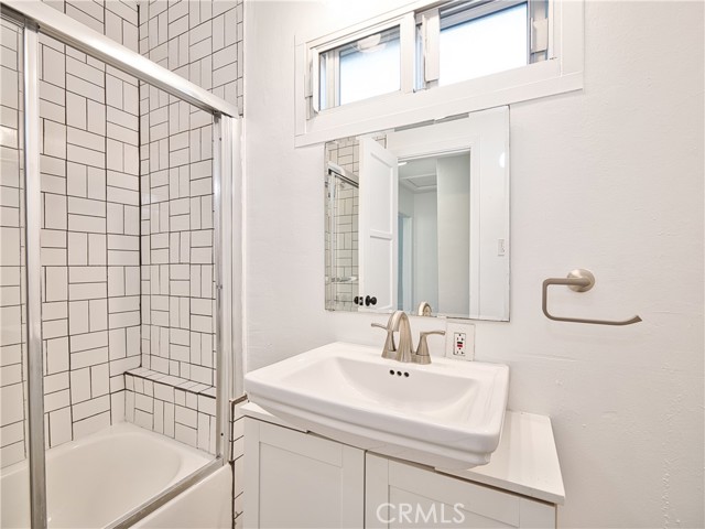 Detail Gallery Image 17 of 39 For 6153 Clybourn Ave, North Hollywood,  CA 91606 - 6 Beds | 4 Baths