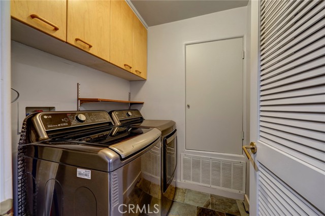 12841 Bloomfield Street, Studio City CA: https://media.crmls.org/medias/ce97dcad-e846-4831-804c-403642472a24.jpg