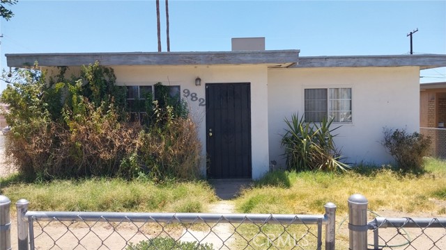 982 E Barnard Street, Blythe CA: https://media.crmls.org/medias/ce98055c-1903-48b3-bd6e-c32712d30856.jpg